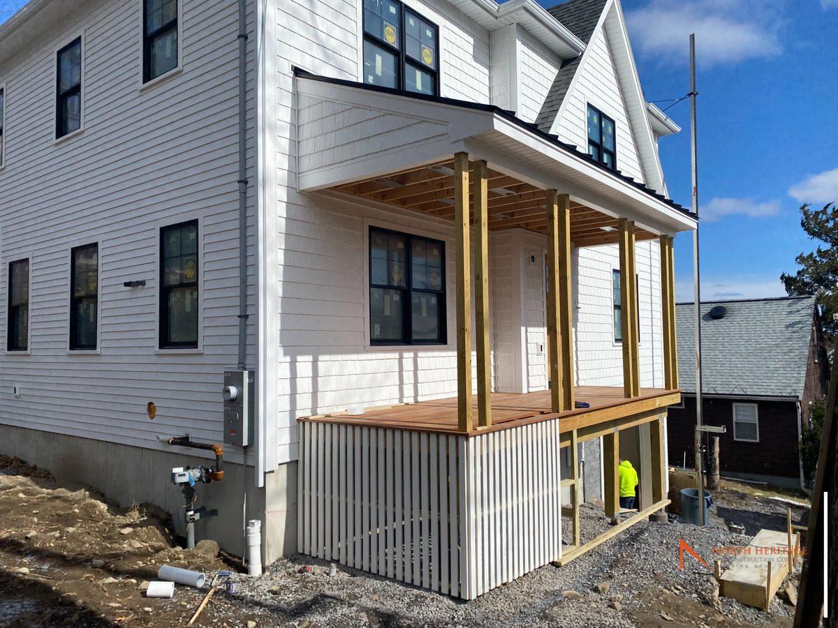 Custom deck construction by North Heritage